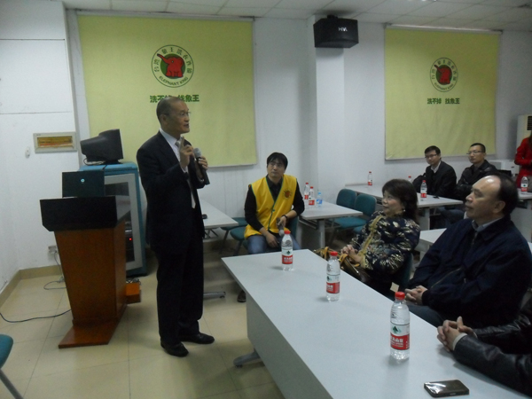 象王董事長黃進能向總裁班學(xué)員介紹象王發(fā)展